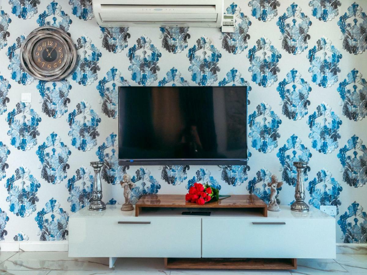 קיירניה Aquamarine Luxury Residence מראה חיצוני תמונה