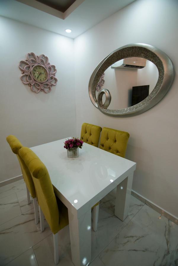קיירניה Aquamarine Luxury Residence מראה חיצוני תמונה